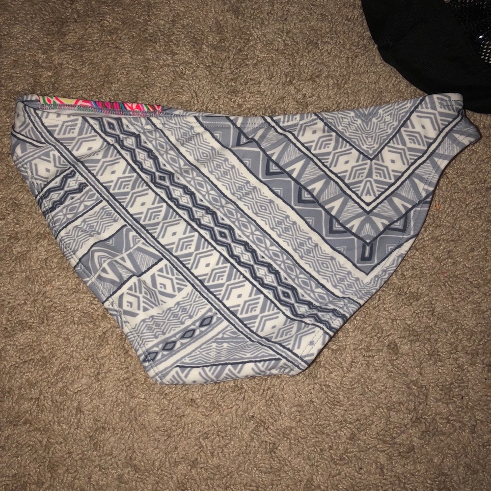 Bikini Set - Picture 5 of 6